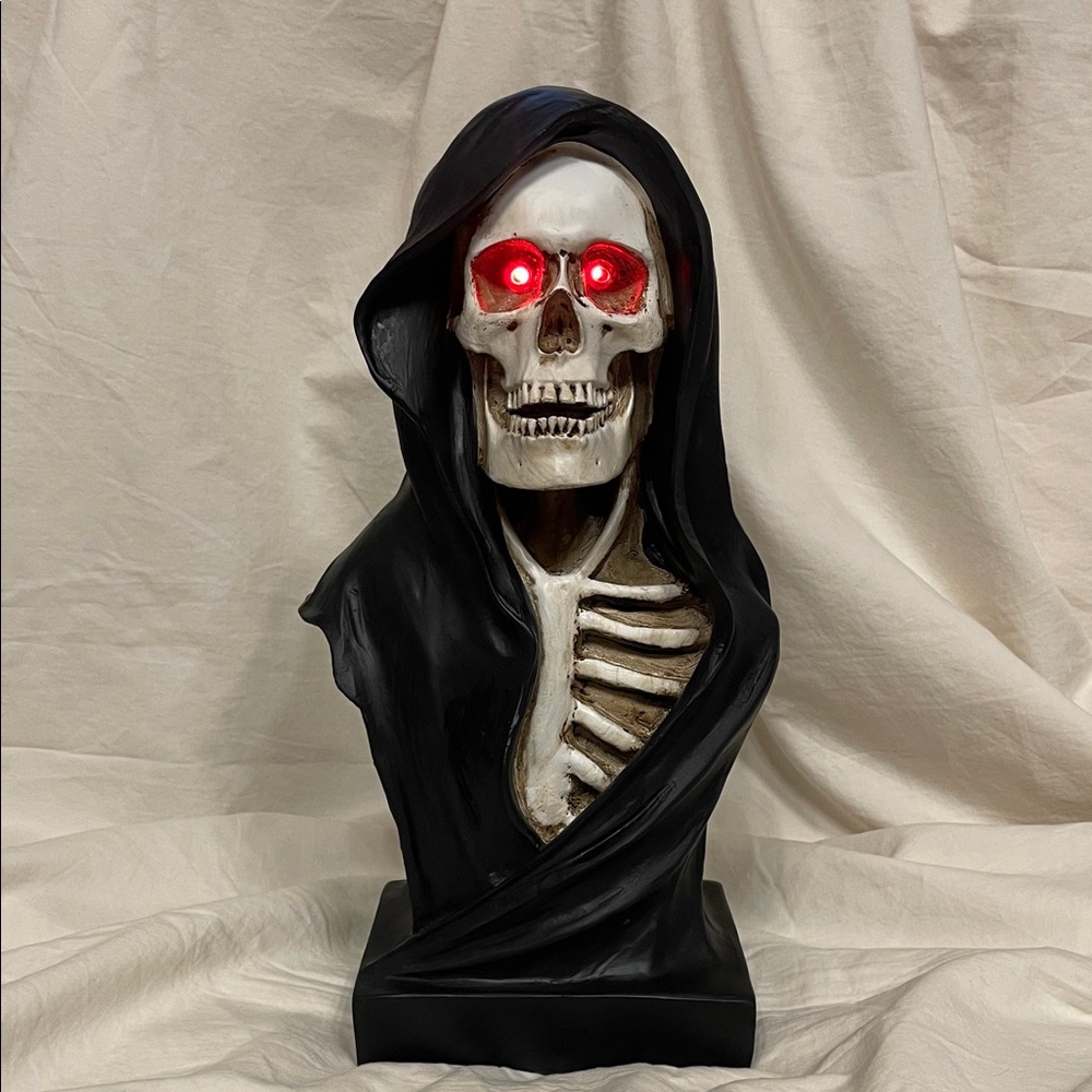 Black and White Skull Sculpture with LED red eyes and sound